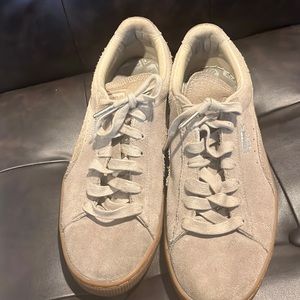 Men’s Suede Gum Puma Sneakers. Size 9. Gently used and in great condition